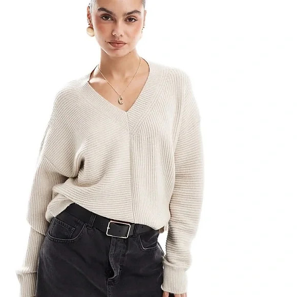 French Connection Cream Ribbed V-Neck Sweater | Cozy Knit | Size XL - Picture 2 of 5